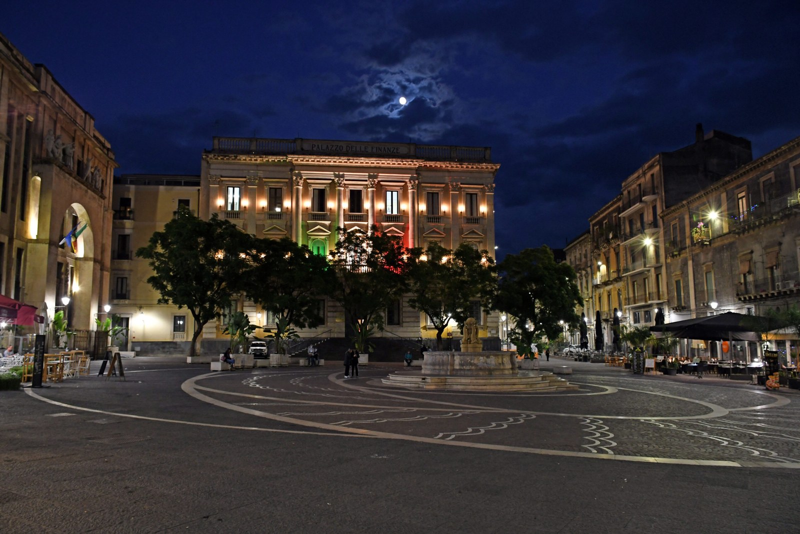 Piazza Vincenzo Bellini in Catania, wider movida and underground club area