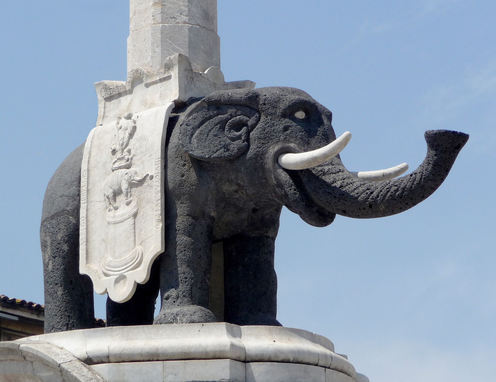 Fontana dell'Elefante (Liotru) in Piazza del Duomo, Catania — a must-see sight