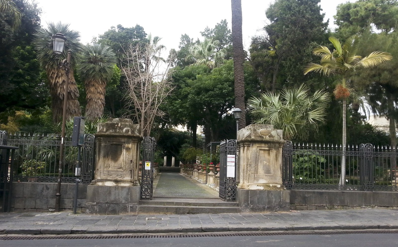 Orto Botanico botanical garden entrance in Catania - hidden green oasis