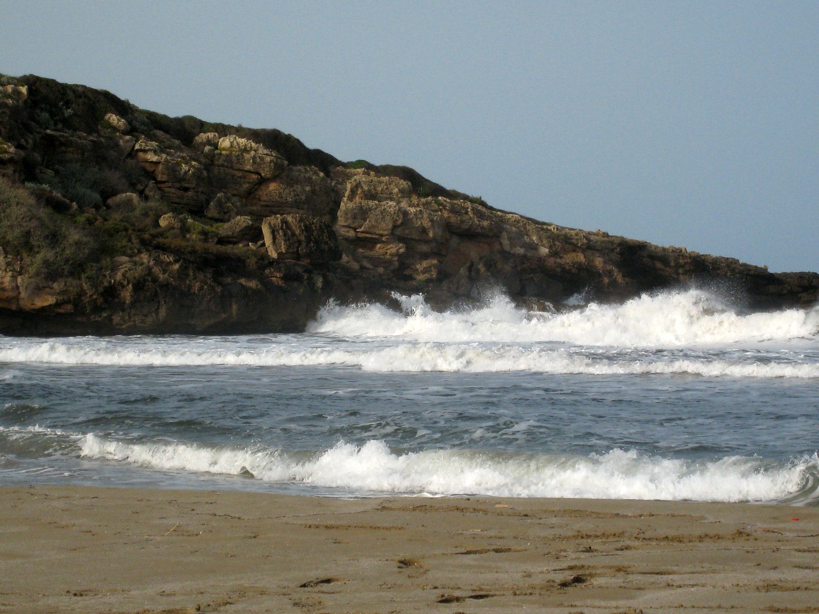 Spiaggia sabbiosa della Riserva Naturale di Vendicari con la vecchia tonnara