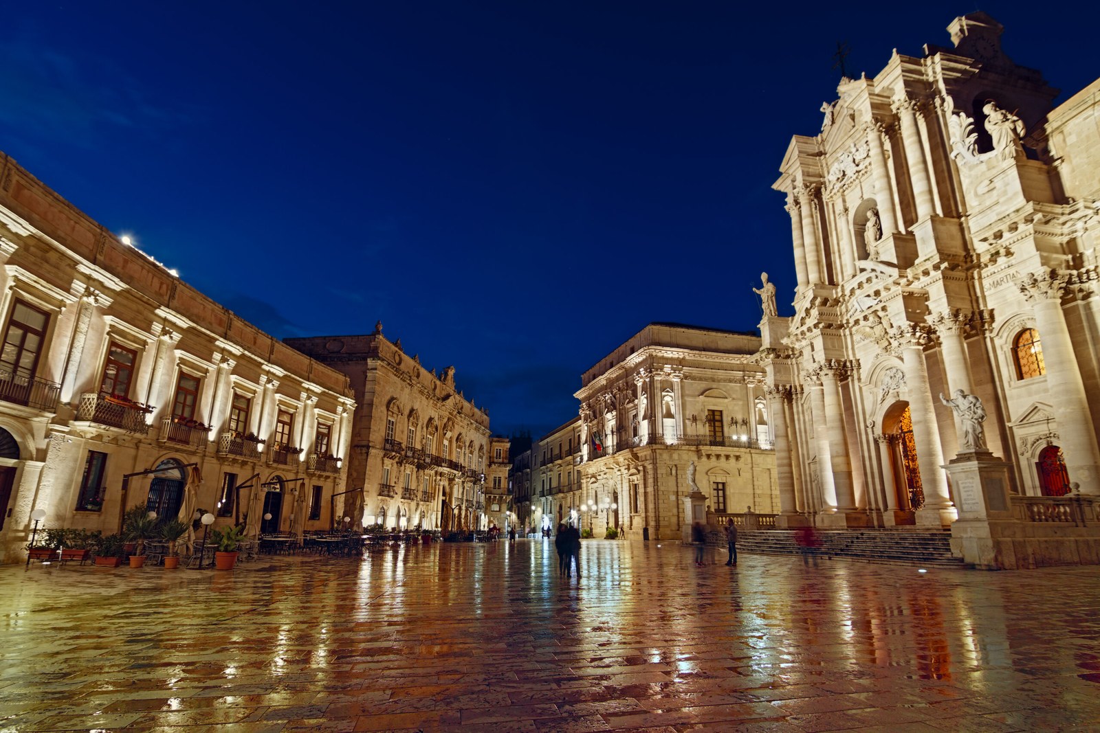 Piazza Duomo a Ortigia (Siracusa) all'ora blu — barocco siciliano Patrimonio UNESCO