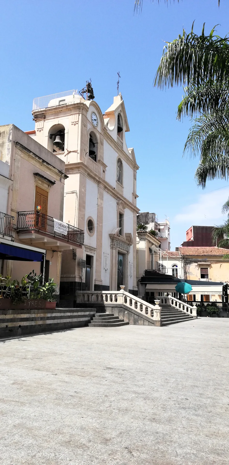 Chiesa di San Giovanni Battista ad Aci Trezza, chiesa madre del borgo marinaro, facciata neoclassica settecentesca