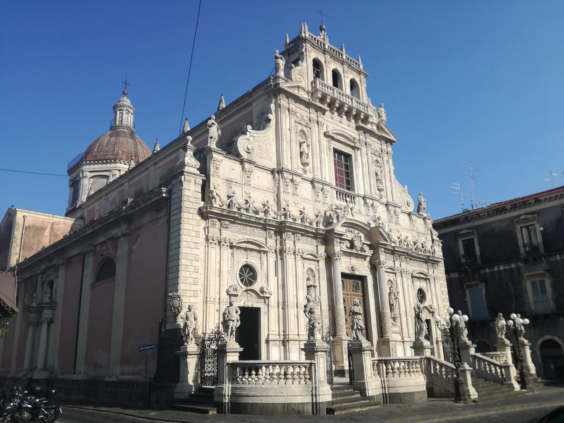 Basilica di San Sebastiano ad Acireale capolavoro del tardo barocco siciliano patrimonio UNESCO del Val di Noto