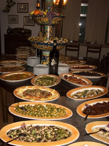 Antipasti siciliani, selezione di specialità tradizionali