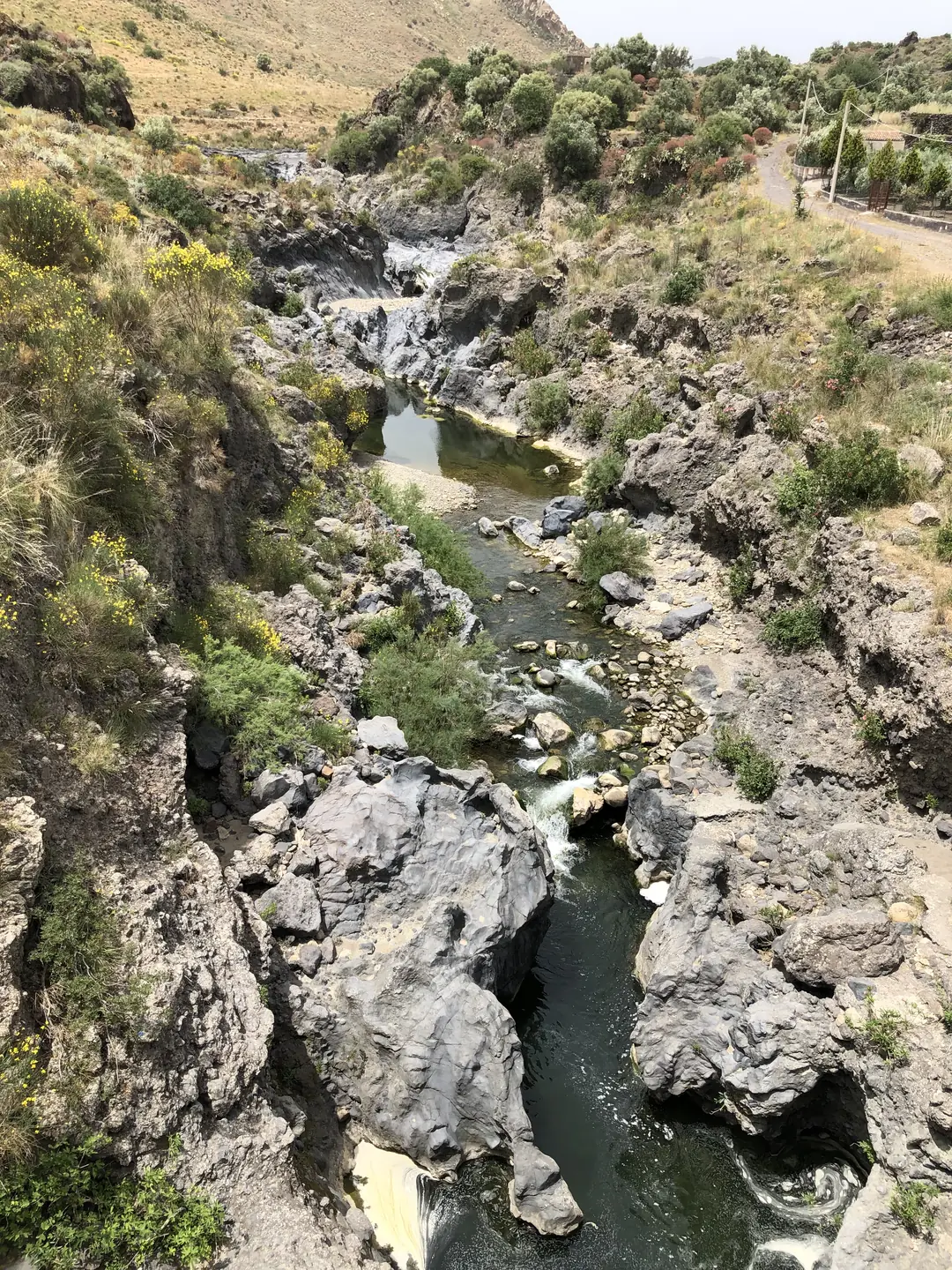 Forre Laviche del Fiume Simeto, gola basaltica scavata tra le colate laviche dell'Etna vicino Bronte
