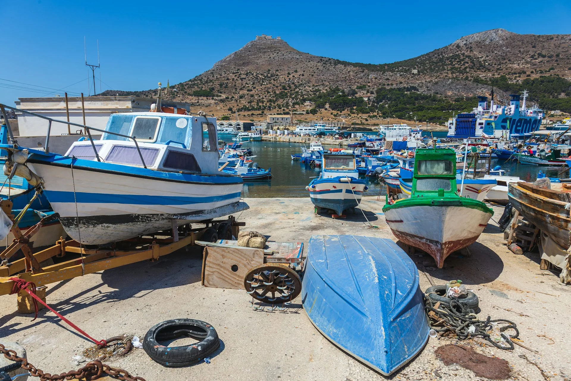 Caletta selvaggia a Cala del Pozzo, Favignana