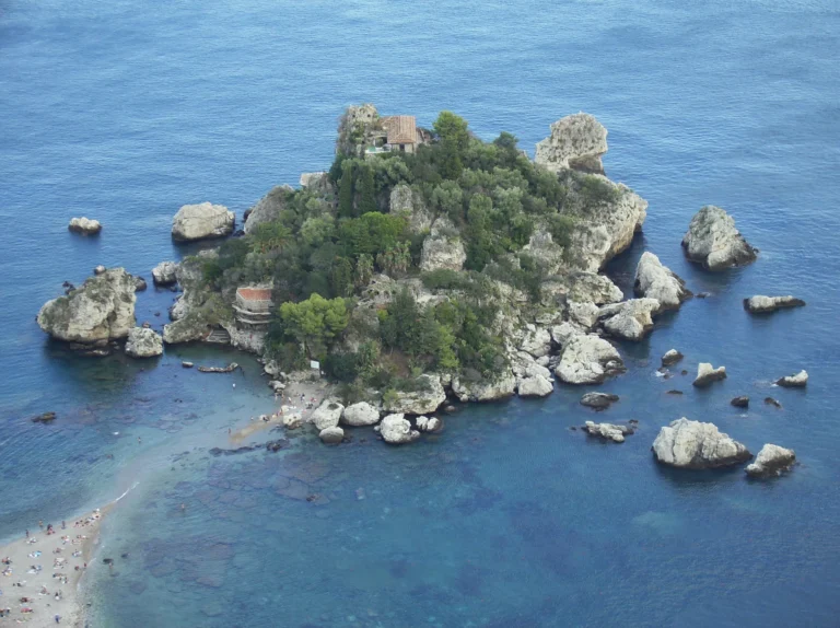 Panoramica di Isola Bella e costa di Taormina, Sicilia