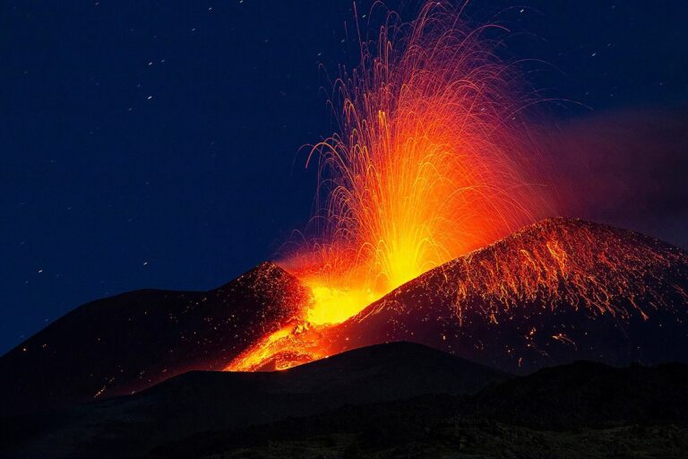 Mount Etna eruption 2021 viewed from Sicily, hero image of the Sicily 5-day east coast itinerary