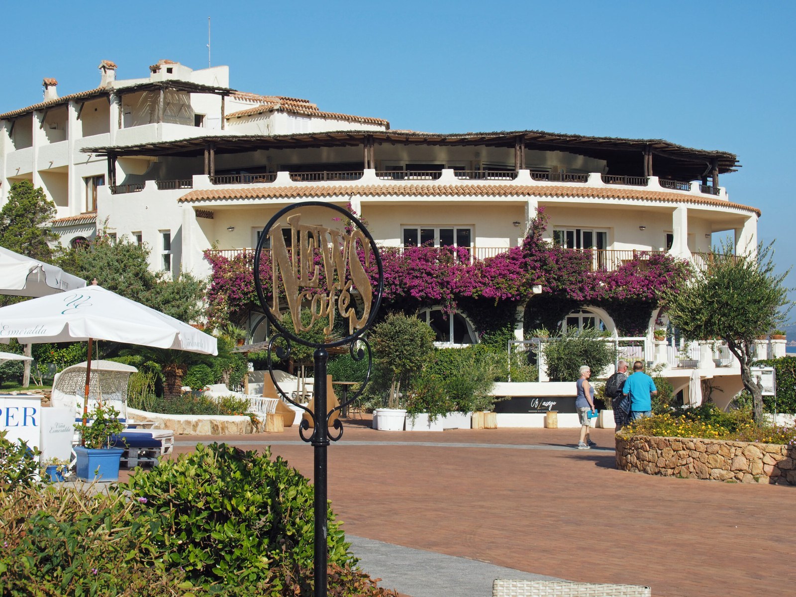 Baja Sardinia in Costa Smeralda with turquoise bay and granite rocks — Italy honeymoon beach destination