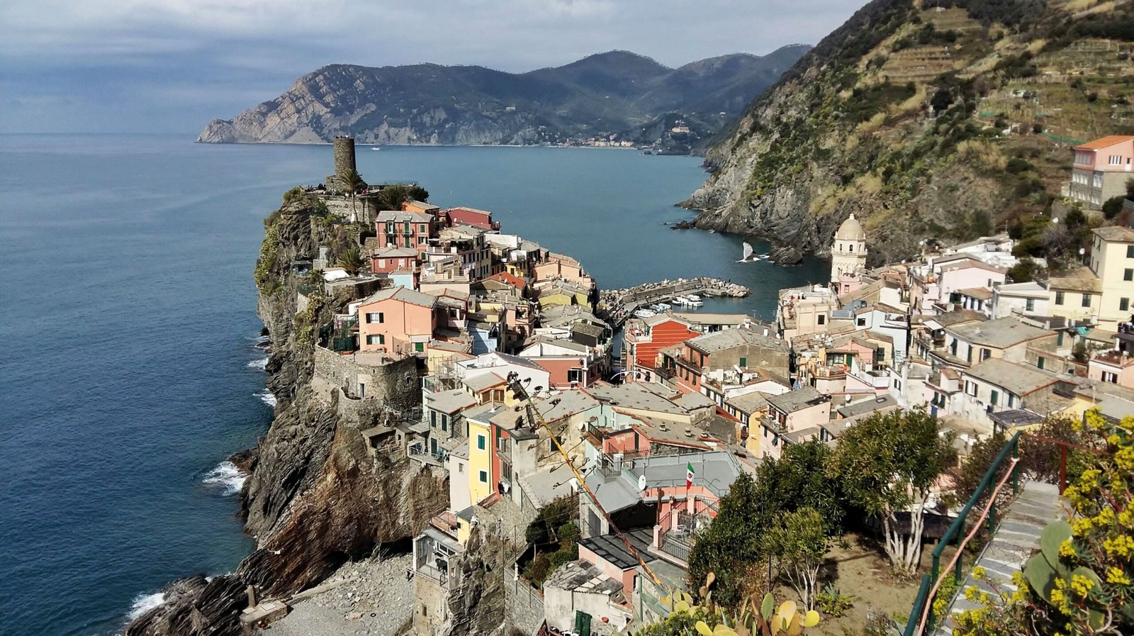 Vernazza in Cinque Terre with pastel houses and Ligurian harbour — Italy honeymoon coastal villages