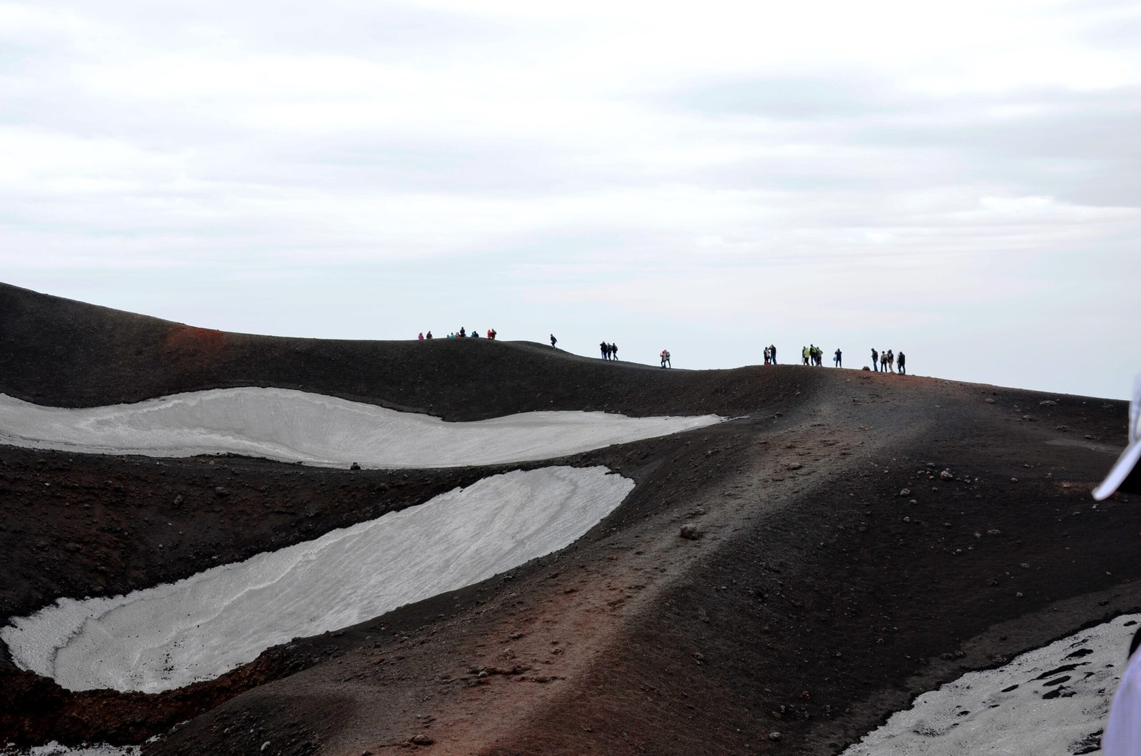 Snow-covered Etna landscape in winter — Sicily volcanic ski terrain at altitude with snow blanket
