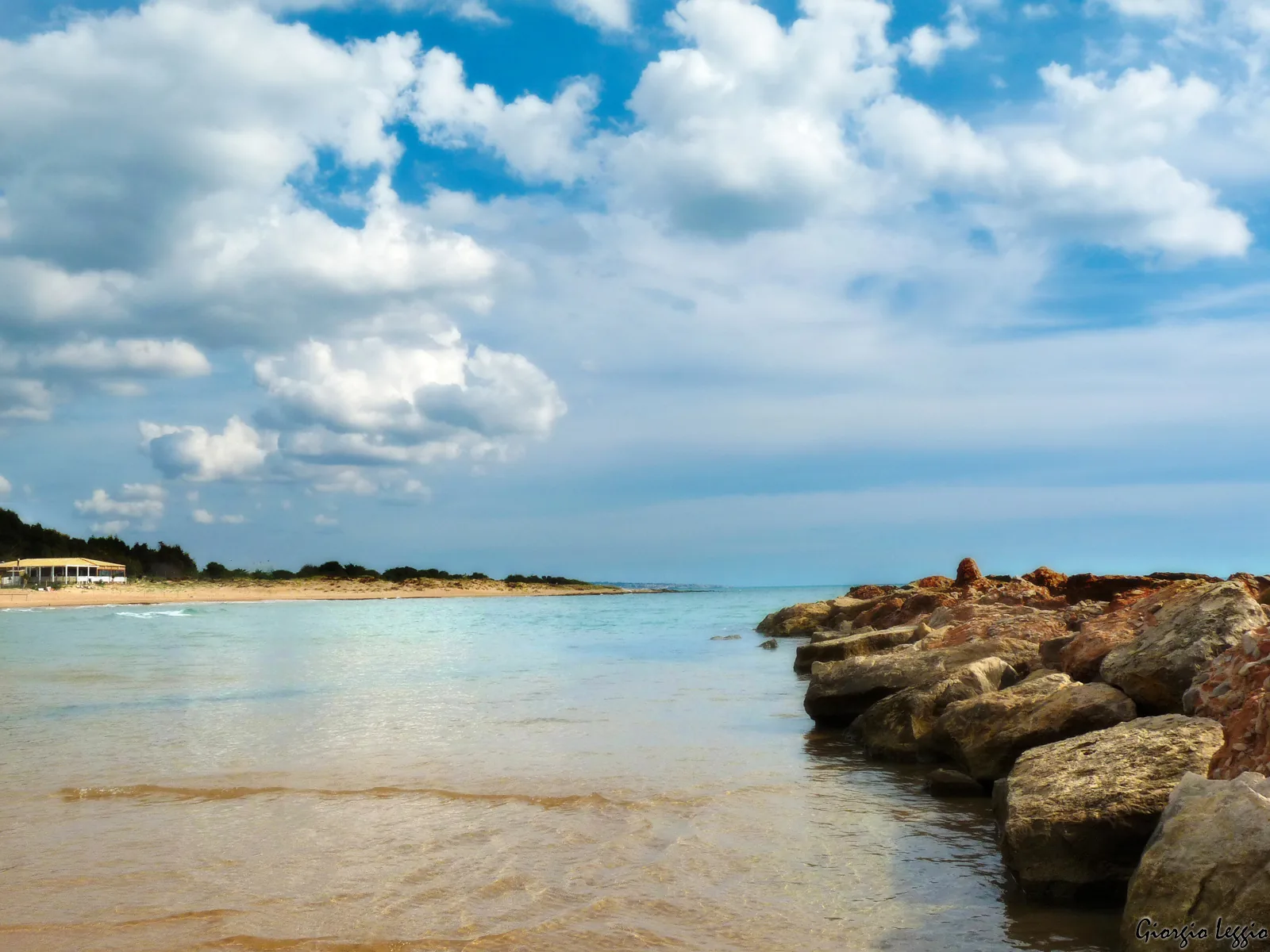 Marina di Ragusa, lungomare e spiaggia dorata, costa ragusana
