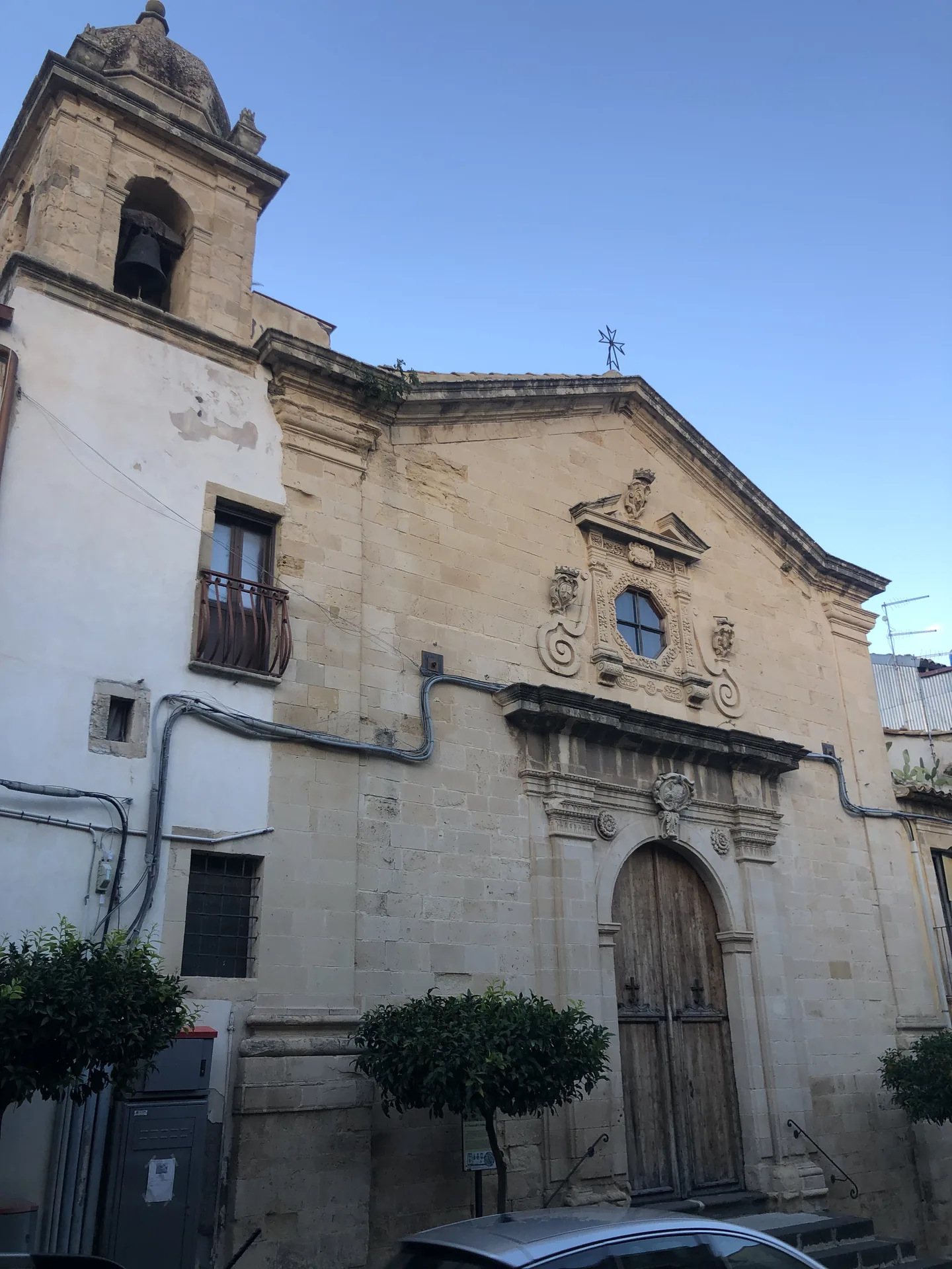 Facciata barocca della Chiesa di San Sebastiano a Militello in Val di Catania ricostruita dopo il terremoto del 1693