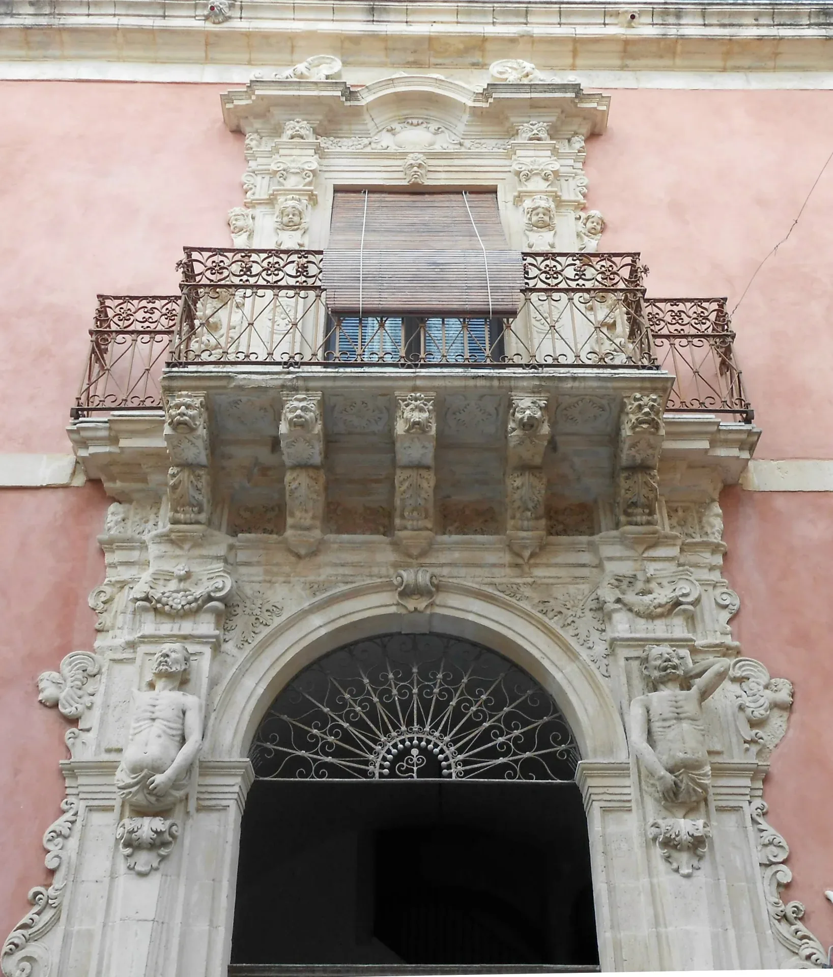 Palazzo Niceforo del XVIII secolo a Militello in Val di Catania esempio di architettura nobiliare barocca siciliana