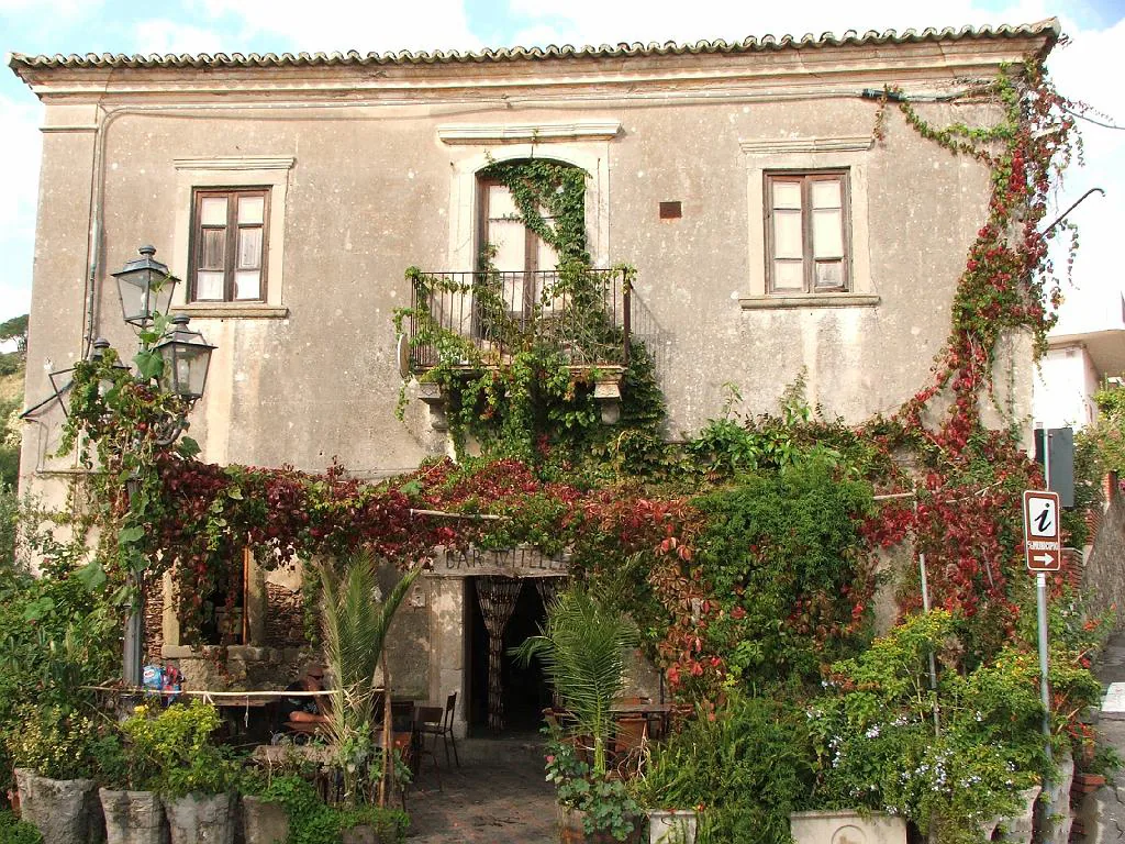 Bar Vitelli a Savoca, set storico delle scene siciliane de Il Padrino di Francis Ford Coppola