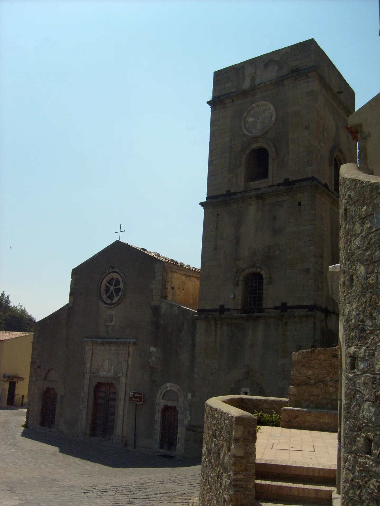 Chiesa Madre Santa Maria in Cielo Assunta a Savoca, edificio sacro medievale