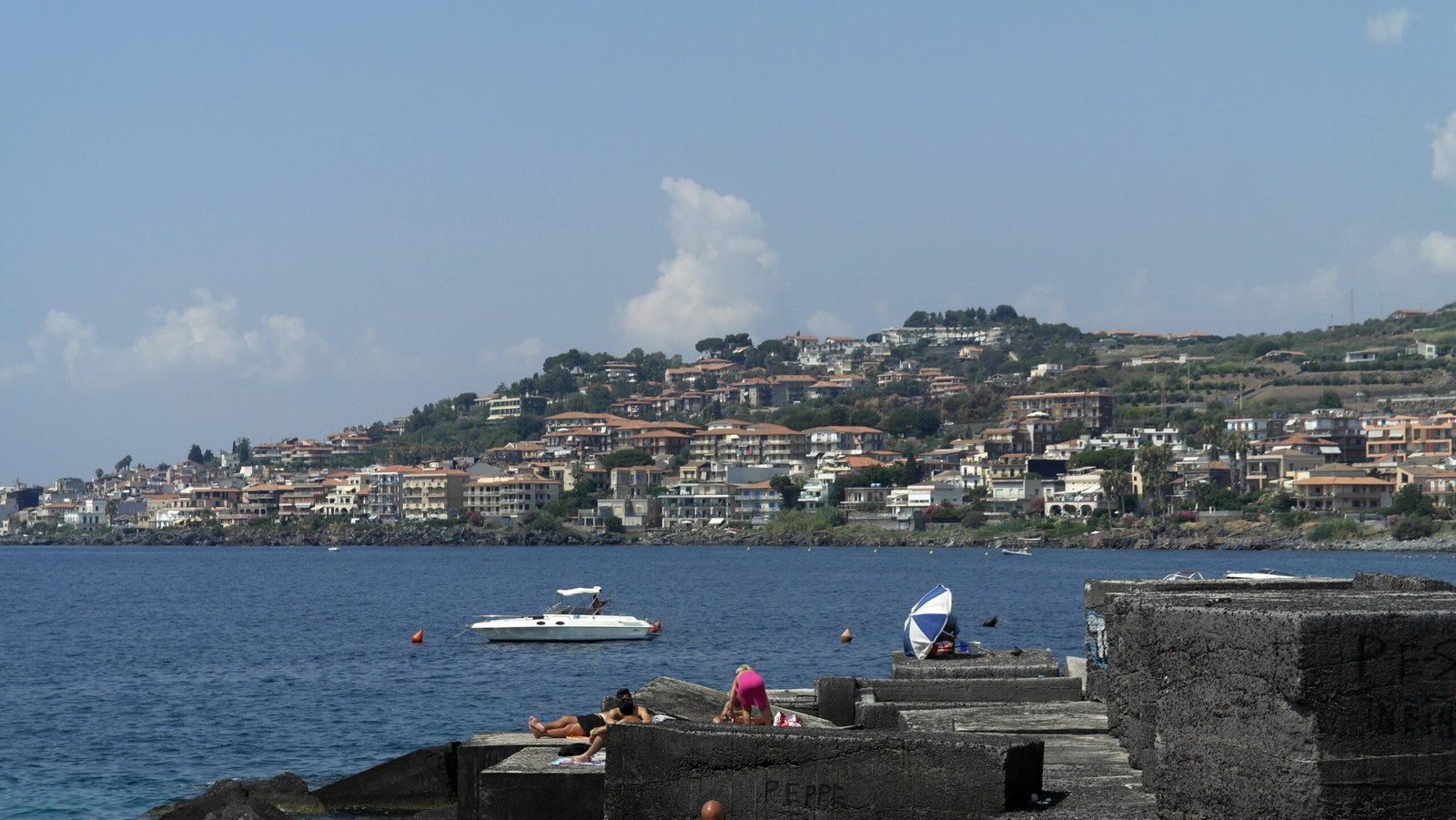 Capo Mulini in Acireale: harbour and lidos near Catania